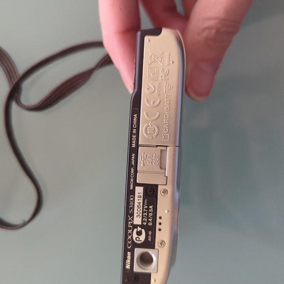 Nikon Coolpix S3100 14.0 MP 5x Zoom Digital Camera Silver Video Record with Case - Picture 6 of 8